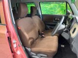 運転席まわりには十分なスペースがあり、大柄な方でもゆったり運転していただける環境です。