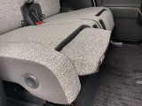 荷物ストッパーなどに使えて便利でございます
