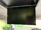 【フリップダウンモニター】大画面モニターで後席でもエンタメをお楽しみいただけます。小さなお子様にも大人気の装備です♪