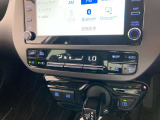 オートエアコンは温度を設定するだけで、自動で風量などを設定してくれます。運転しながら操作も必要ないので、安全性も向上します。