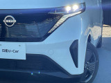 最新式はLEDヘッドランプですね。瞬時に明るい光が夜間の運転をぐっと楽にしてくれますよ。