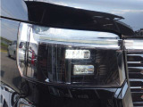 【ヘッドライト】省電力で長寿命の明るく運転しやすいLEDヘッドランプです。明るく照らすので暗い夜道からお客様を守ってくれます。