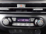 フルオートエアコン  「オート」を使って温度設定、車内の温度はいつも快適ですよ♪
