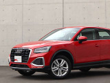 ●Audiが最初に採用したLEDポジショニングランプ。シャープなラインで昼間でも点けていたいと思うほど上品でオシャレです。夜間走行時はさらに目立ちます!