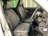 乗降がしやすい運転席。高さが調節できて小柄な方でも運転しやすいポジションをとることができます。