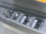 【電動格納ミラー】サイドミラーは電動格納式となっており、狭い駐車場でもキズがつくリスクを抑えられます。