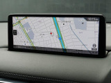 マツダコネクトの10.25インチワイドセンターディスプレイです。『Android Auto』『Apple CarPlay』や独自のコネクテッドサービスに対応したインターフェイスシステムです。