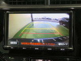 車両後方の映像を映すバックモニター。進路を確認しながら安全に車庫入れできます。