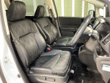 運転席は電動シート付です。細かな動きでドライバーに合わせたポジションを設定できます。