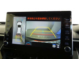 パノラミックビューモニターを装備。クルマを真上から見るように周囲を確認できます。