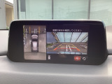 狭い場所での駐車やすれ違いなどでより的確な運転操作に役立つ360&deg;ビューモニターが装備されています。