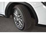 タイヤサイズは225/55R18です