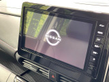 【メーカー純正9型ナビ】インテリアに溶け込むスタイリッシュな「専用設計」メーカーナビを装備♪視認性や操作性など基本性能にも優れ、より上質なカーライフをお楽しみいただけます。