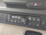 オートエアコン装着車で車内はいつも快適です!
