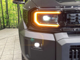 【LEDヘッドライト】悪天候や夜間走行時も良好な視界を確保し安心して運転できる高輝度LEDヘッドライトを装備!点灯速度が早く、消費電力も抑えられています。