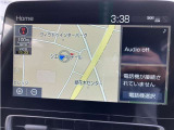 メーカー装着ナビ。操作がわかりやすくらくらくに目的地設定できます。内装デザインにマッチしてます。