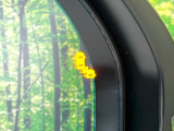 【ブラインドスポットインフォメーション】走行中、ドアミラーの死角になりやすい箇所に後続車が接近するとサイドミラー付近に警告を表示、ドライバーに注意喚起をしてくれます。