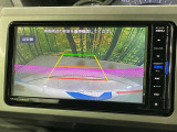 【バックカメラ】駐車時に後方がリアルタイム映像で確認できます。大型商業施設や立体駐車場での駐車時や、夜間のバック時に大活躍!運転スキルに関わらず、今や必須となった装備のひとつです!