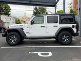 台形のホイールハウスもJeepの特徴。横から見てもJeepだとわかりますね!