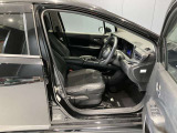 運転席まわりです。運転席からの視界が左右に広く隅々まではっきりと見渡せます!クルマの前端も把握しやすく安心して運転できます!