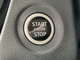 プッシュエンジンスターターです。キーを取り出すことなくブレーキペダルを踏みながらボタンを押すだけでエンジンが始動できます。