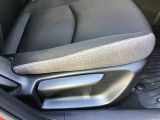 運転席シートリフター!ご自分の好きなシートポジションが取れるので運転が楽しくなりますし疲れにくいです。