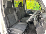 運転席シート廻りは使用感も少なく、良好な状態となっています。前オーナー様が丁寧に使っていたことがよくわかりますね。