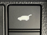 【パワーバックドア】スマートキーや運転席のボタンを押すだけでリアゲートが自動で開閉します!荷物を持っている時や、高い位置にあるバックドアを閉める際に便利な機能です♪