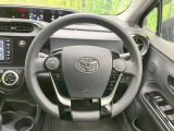 インテリアに合わせたデザインのステアリングは、運転される方のことも考え、運転しやすい形状、大きさです。是非一度、実際に触ってお確かめください。