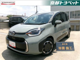 アーバンカーキのシエンタハイブリッド入荷しました。 子育て中のご家族の味方がこのシエンタ!室内も広々していて、後部座席から運転席への移動もできます!ベビーカーや三輪車も楽々載せられますよ!