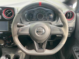 【純正革巻きステアリング】上質な革を使用することで、手にしっかり馴染みとても運転しやすいハンドルです♪