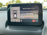 360&deg;ビューモニターは、画面を左右2分割して表示します。この画面はリヤビューになります。