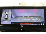 ハンドル操作にあわせてガイドラインが変化するバックガイドモニター搭載。全方位、フロント、左右側面モニターも搭載しているので、周囲の状況を確認しながら駐車出来ます。慣れない場所でも心強いですよ。
