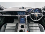 運転席からの眺めです。視界の良さが特徴です。