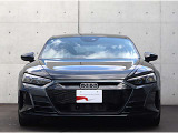 ●一目でAudiとわかる特徴的なシングルフレームグリル・LEDランプ。精悍なフロントマスクからAudiのスマートで上品なブランドを連想させてくれます。女性にも大変ご好評頂いております。