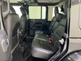 自動車保険について。正規ディーラーだけの特別なブランド保険に加入いただけます。基本補償に加え5つの項目をカバーする「プレミアムプラス」と、長期契約による安定した保険料で、さらなる安心と満足を提供します