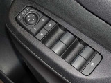 電動格納式ドアミラー・パワーウインドウを装備しています。