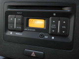 AM/FMラジオ・CDプレーヤー付きの純正オーディオが搭載されています。