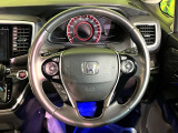 インテリアに合わせたデザインのステアリングは、運転される方のことも考え、運転しやすい形状、大きさです。是非一度、実際に触ってお確かめください。