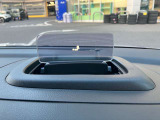 ☆軽なのに凄い!ヘッドアップディスプレイ☆運転席ダッシュボード上に車速やシフト位置、デュアルセンサーブレーキサポートの警告・交差点案内などを表示、安全運転に貢献します☆