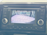 【バックカメラ】駐車時に後方がリアルタイム映像で確認できます。大型商業施設や立体駐車場での駐車時や、夜間のバック時に大活躍!運転スキルに関わらず、今や必須となった装備のひとつです!
