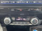 【オートエアコン】車内温度を感知して自動で温度調整をしてくれるのでいつでも快適な車内空間を創り上げます。