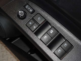 電動格納式ドアミラー・パワーウインドウを装備しています。