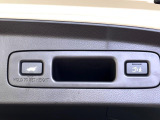 【パワーバックドア】スマートキーや運転席のボタンを押すだけでリアゲートが自動で開閉します!荷物を持っている時や、高い位置にあるバックドアを閉める際に便利な機能です♪