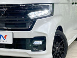 【LEDヘッドライト】悪天候や夜間走行時も良好な視界を確保し安心して運転できる高輝度LEDヘッドライトを装備!点灯速度が早く、消費電力も抑えられています。