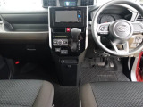 運転のしやすさを最優先に設計された見晴らしの良いデザインです。車両間隔が掴みやすく狭い道でも安心!