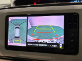 4つのカメラが連動してしっかりサポート。駐車場や狭い路地などでも障害物が確認しやすく、真上からの目線でクルマの周囲が確認できて安心♪