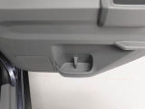 リアドアポケット。ペットボトルのドリンクが入れられます。