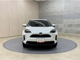 お車購入のポイントとなるフロントマスクです!シャープな目つきが印象的なデザインのヘッドランプです。
