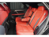 座り心地を追求した快適リヤシート